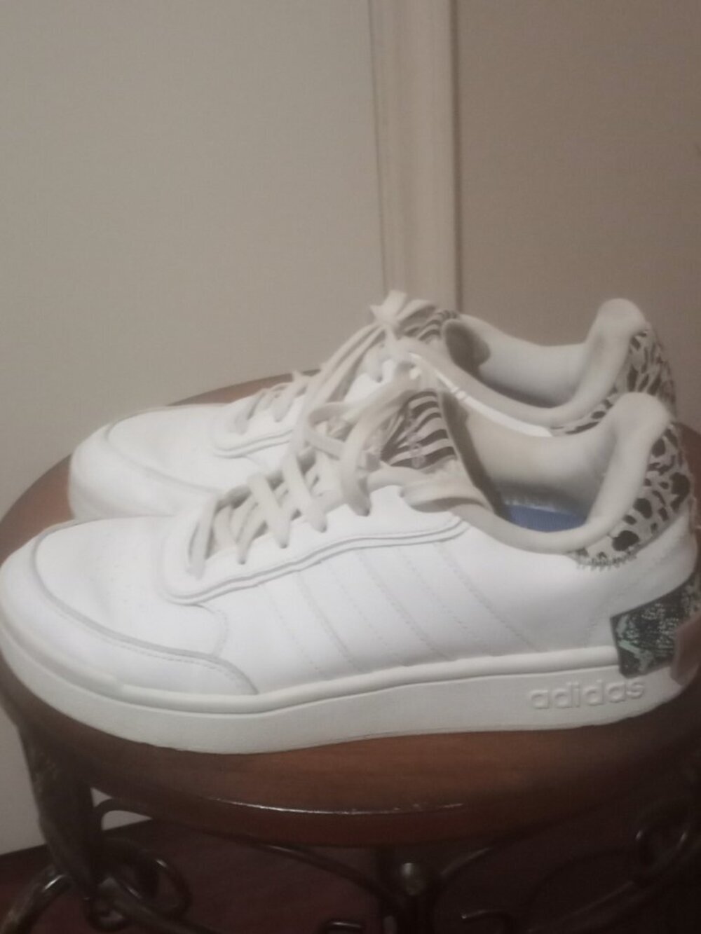 Adidas Postmove SE Low-Top White and Animal Print Sneakers GY6123 Women's Sz 9.5 - Picture 9 of 14